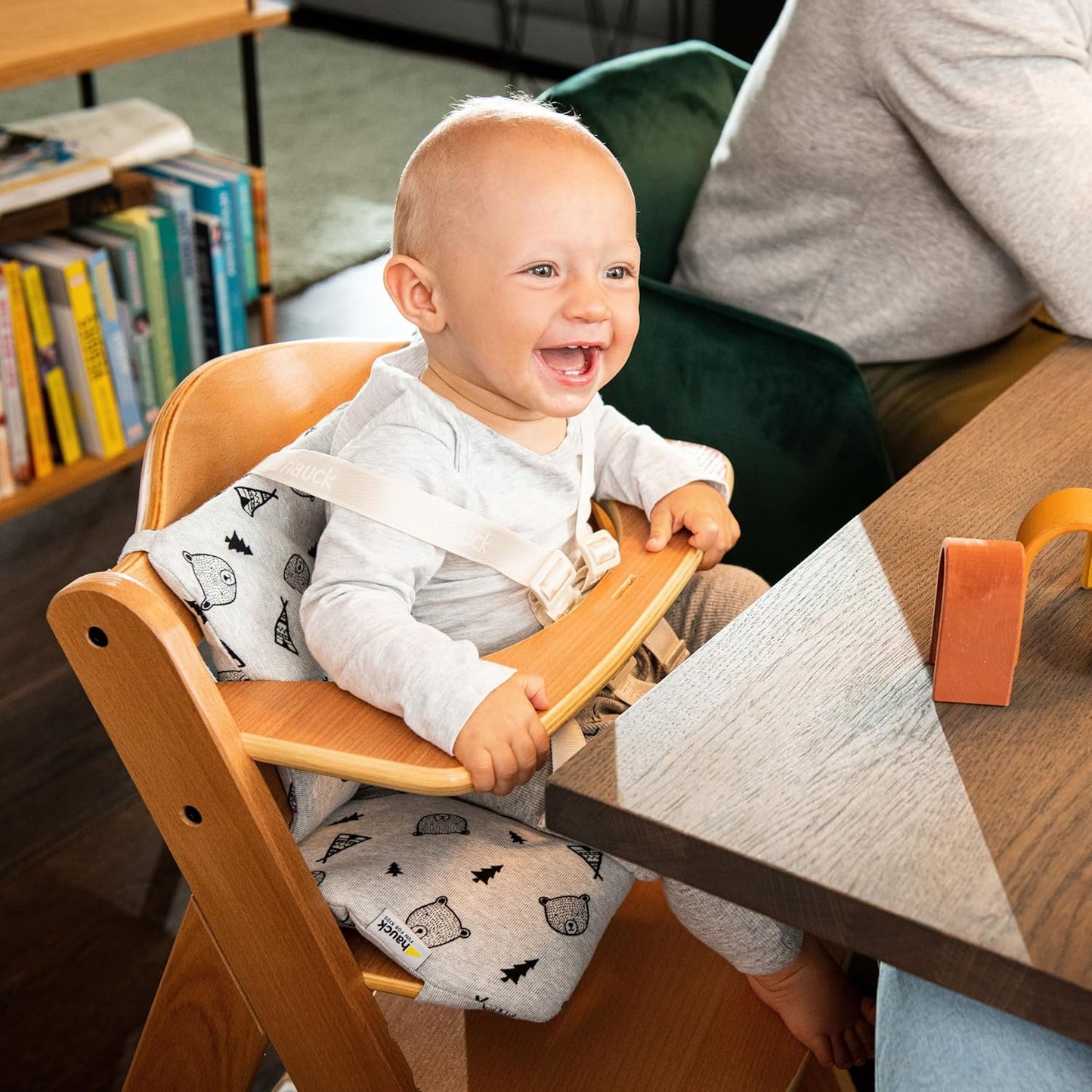 Mitwachsender Kinderhochstuhl aus Buchenholz – mit Schutzbügel & 5-Punkt-Gurt, belastbar bis 90 kg (Schwarz)